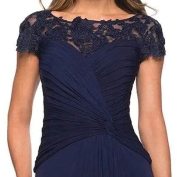 La Femme - Knot-Ornate Ruched Evening Dress - Picture 4 of 9